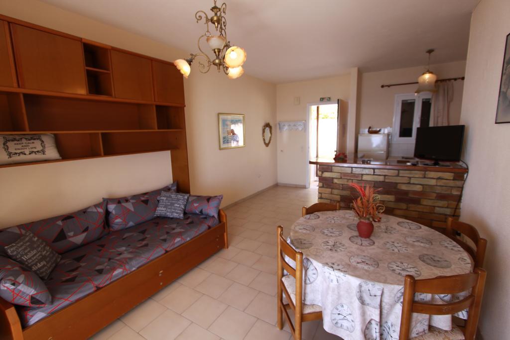 Corfu Glyfada Menigos Beach Apartments المظهر الخارجي الصورة