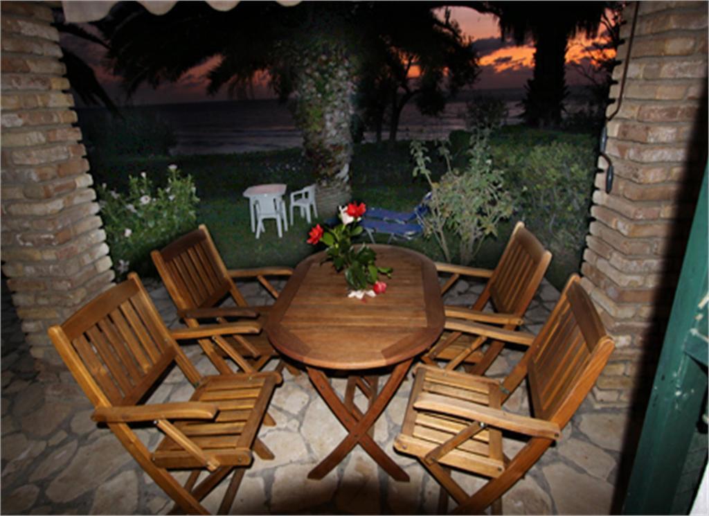 Corfu Glyfada Menigos Beach Apartments المظهر الخارجي الصورة