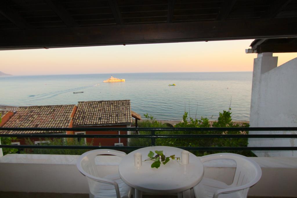 Corfu Glyfada Menigos Beach Apartments المظهر الخارجي الصورة