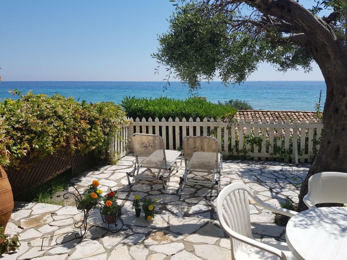 Corfu Glyfada Menigos Beach Apartments المظهر الخارجي الصورة